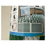 New 7 ft x 5 ft Outdoor Rug