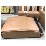 LOUNGE SECTION, MISSING BACK REST