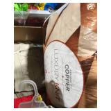 BOX ASSORTED CLOTHING/BLANKET/PILLOW