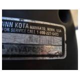 2000 FISHHAWK CRESTLINER / TRAILER / 80 HP YAMAHA 4 STROKE