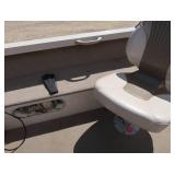 2000 FISHHAWK CRESTLINER / TRAILER / 80 HP YAMAHA 4 STROKE