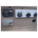 2000 FISHHAWK CRESTLINER / TRAILER / 80 HP YAMAHA 4 STROKE