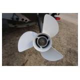 2000 FISHHAWK CRESTLINER / TRAILER / 80 HP YAMAHA 4 STROKE