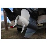 2000 FISHHAWK CRESTLINER / TRAILER / 80 HP YAMAHA 4 STROKE