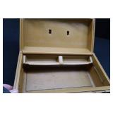 VINTAGE AMMO BOX WITH 4 BOXES OF MIXED 12 GAUGE SHELLS.