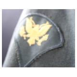 US ARMY DRESS UNIFORM COAT WITH ASSORTED VINTAGE BOTTLES