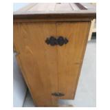 GORGEOUS MINNESOTA KITCHEN CUPBOARD