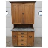 GORGEOUS MINNESOTA KITCHEN CUPBOARD