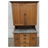 GORGEOUS MINNESOTA KITCHEN CUPBOARD