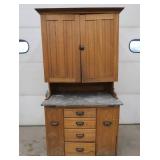 GORGEOUS MINNESOTA KITCHEN CUPBOARD