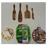 (1) Mad Hungry 4pc Spurtle Set & Soft Works | (1) Silicone Pressure Cooker Rack, (1) Silicone Pressure Cooker Steamer & (1) Silicone Pressure Egg Rack - New (View Photos) **NEW