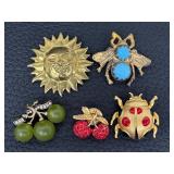 Assorted Vintage Brooches / Pins