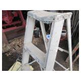 5ft aluminum ladder (unknown brand)...