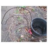 Metal wire framed outdoor rooster d...