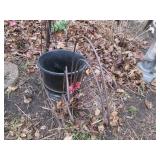 Metal wire framed outdoor rooster d...