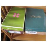 (2) new pairs of women