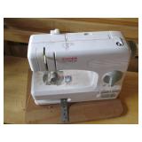 Singer Tiny Taylor sewing machine (...
