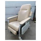 MSRP $2000 Lumex 577RG-KIT Clinical Care 4-Position Mobile Treatment Recliner – Offers Adjustable Backrest, Pop-Up Side Tables & Ultra-Comfortable Upholstery – Designed for Maximum Patient Comfort