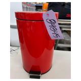 Tough Guy 4PGJ2 3.5 Gallon Medical Waste Container – Red – Safely Dispose Of Medical Waste With Ease. Features Hands-Free Foot Pedal, Compact Design, And Durable Construction -Excellent Condition!