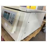 MSRP $1,200 Heraeus Instruments Labofuge 400 Benchtop Centrifuge – Compact, Reliable Unit Designed For Efficient Sample Separation – Smooth Operation With Easy-To-Use Controls –Good Working Cond