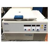 Heraeus 75003562 Biofuge 22R Refrigerated Centrifuge  – Cools And Spins Samples For Precise Results – Good Working Condition! Missing side panel - guaranteed to work!