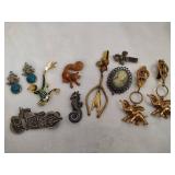 Lot of Assorted Brooches/Pins/Pendants