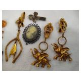 Lot of Assorted Brooches/Pins/Pendants