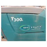 TENNANT T300 AUTO SCRUBBER FOR PARTS OR EASY REPAIR