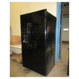 FRIGIDAIRE REFRIGERATOR FREEZER WITH ICE AND WATER