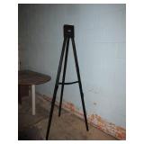 DRAPER PLASTIC EASELS