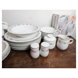 Studio Nova Dinner Service Set