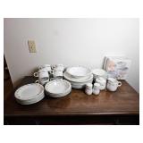 Studio Nova Dinner Service Set