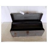 Metal tool box, size:19 x 7 x 7 1/2“