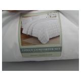 Queen- 3 piece comforter set