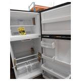Vissani 18 cu. ft Top Freezer Refrigerator