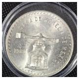 1980 Mexican 1 onza Silver Peso Capulated in AU