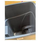 Brute Rubbermaid Gray 50 Gal Rollout Container w/Lid