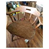 42" Round Table with 2-15" Leafs and 3- Chairs