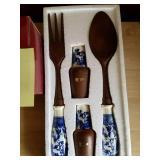 2- Recipe Boxes and Blue Willow Serving Set