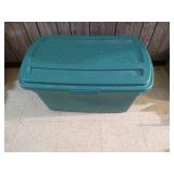 Tote of Blankets & Cloth Items