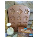 Kitchen Item Lot - Mostly Vintage