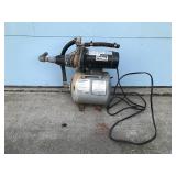 Flotec 15 Gallon Equivalent Pre-Charged Tank with a Flotec 1/2 hp Motor