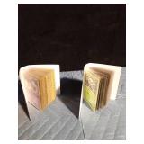 100 Pokémon cards in 2 Pokémon binders