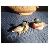 Duck decoy, 2 wall ducks in flight and 2 ceramic ducks