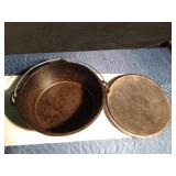 Cast iron dutch oven with lid