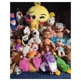 Lg tote of stuffed animals and dolls