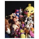 Lg tote of stuffed animals and dolls