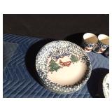 Christmas set of dishes for 4