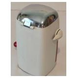 Vogue Model Ice-O-Mat Ice Crusher