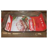 Pyrex 9 x 13, 9 in. Pie plate and 2 C Measuring Cup.